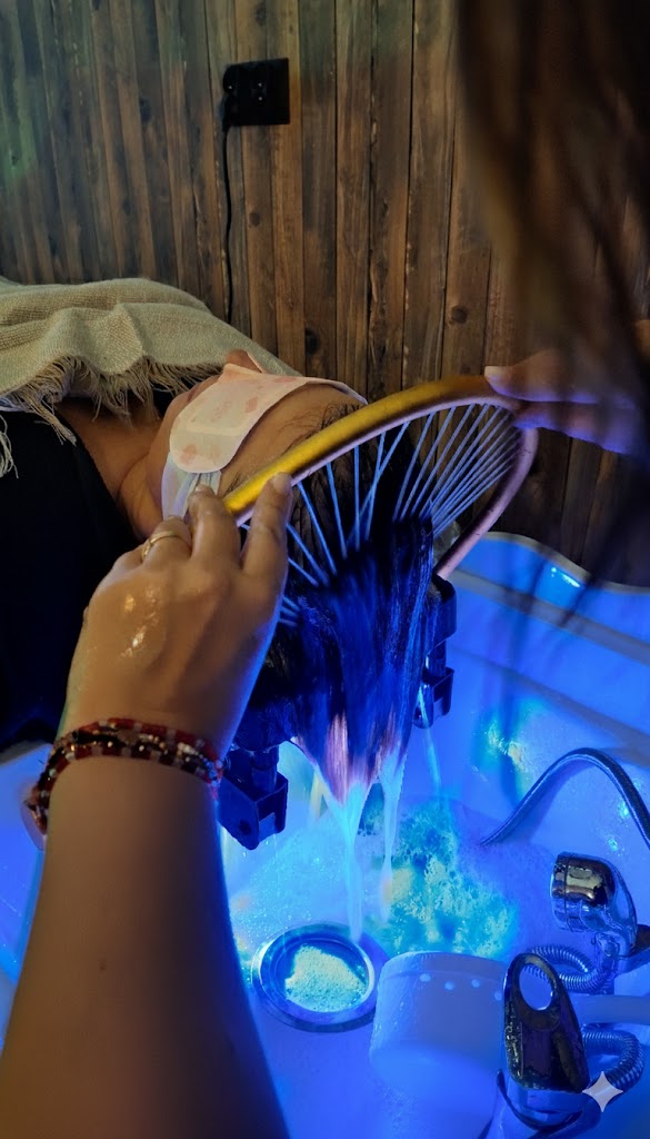 Pielęgnacja Head Spa w trakcie
